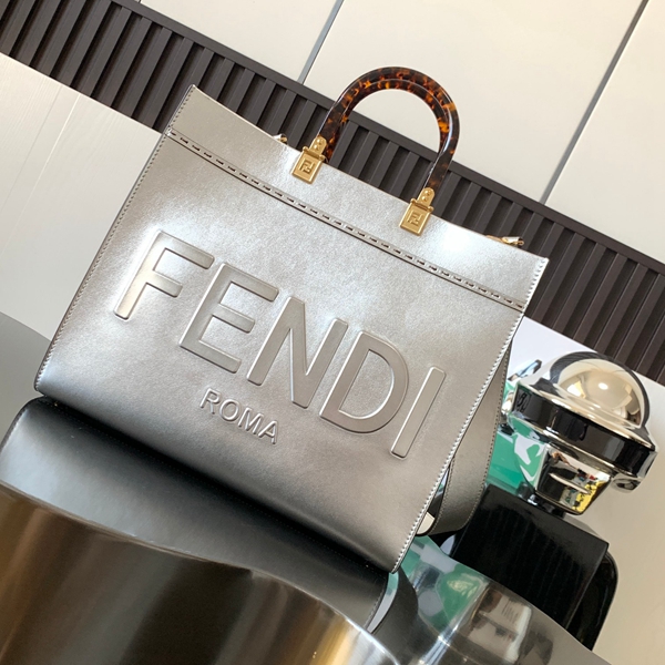 スーパーコピーブランドバッグ正面デザイン